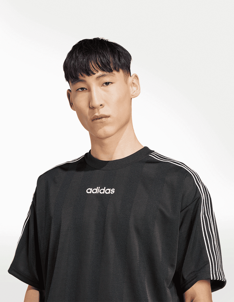 JX3068_5_APPAREL_On-Model_Detail-View-1_transparent