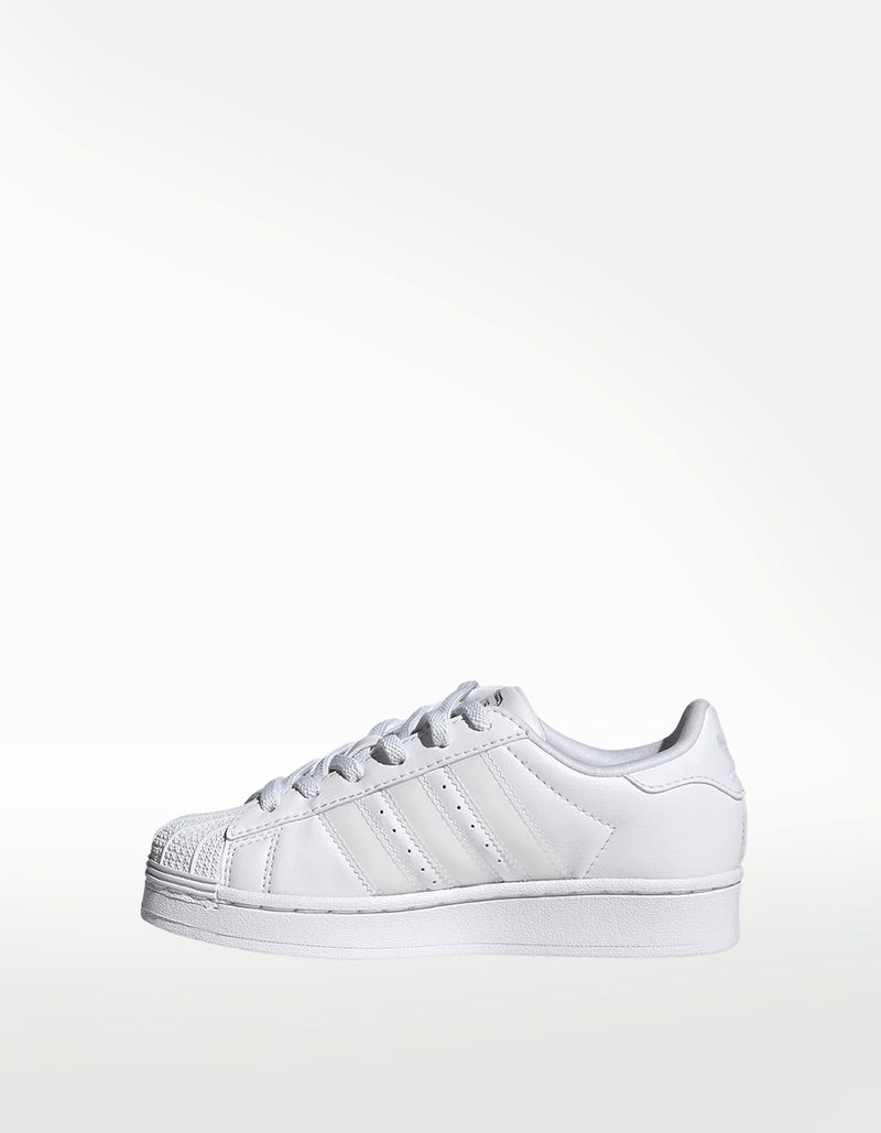 JQ6419_5_FOOTWEAR_Photography_Side-Medial-Center-View_transparent