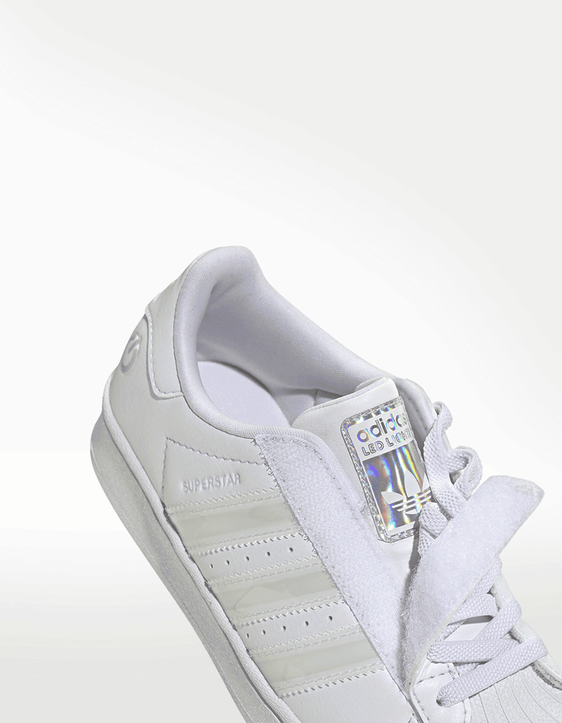 JQ6419_9_FOOTWEAR_Photography_Detail-View-2_transparent