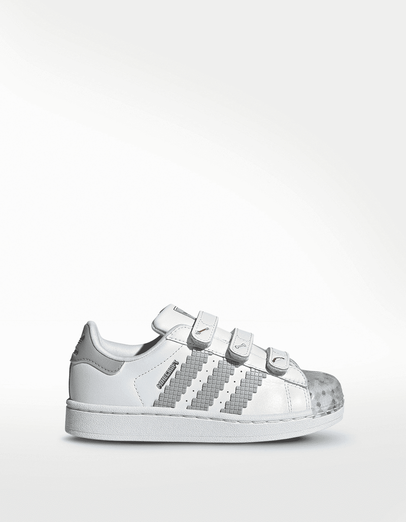 JP8083_1_FOOTWEAR_Photography_Side-Lateral-Center-View_transparent