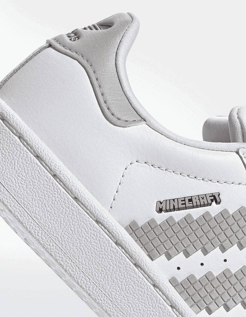 JP8083_9_FOOTWEAR_Photography_Detail-View-2_transparent