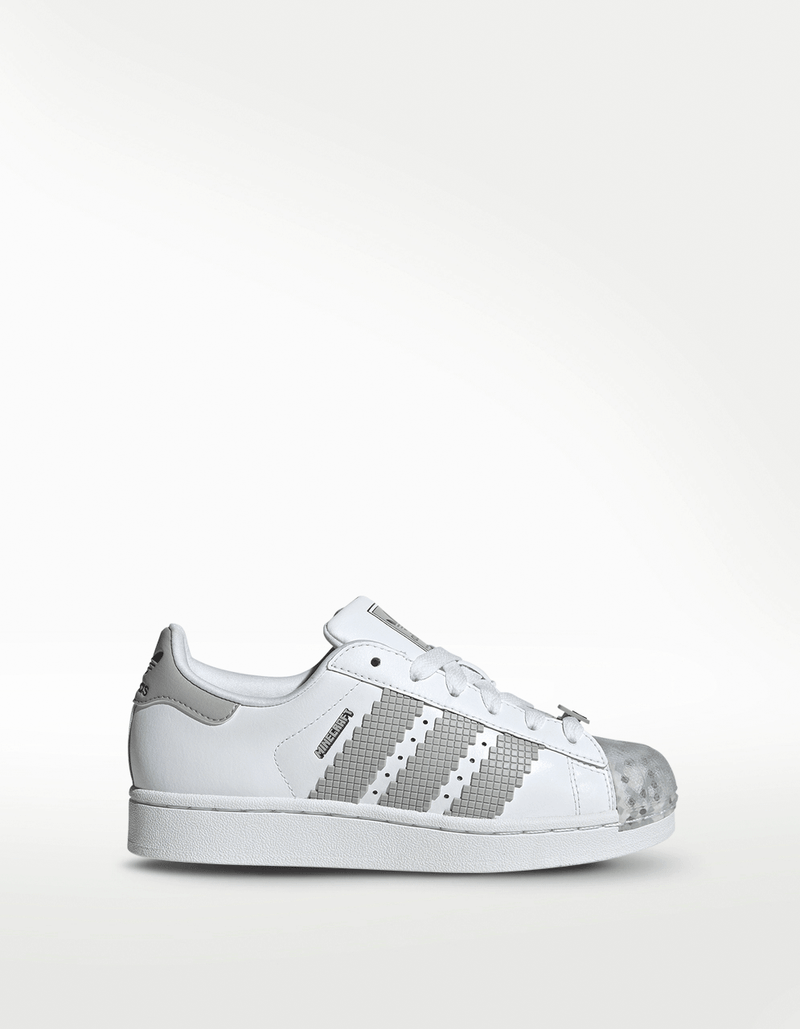 JP8082_1_FOOTWEAR_Photography_Side-Lateral-Center-View_transparent