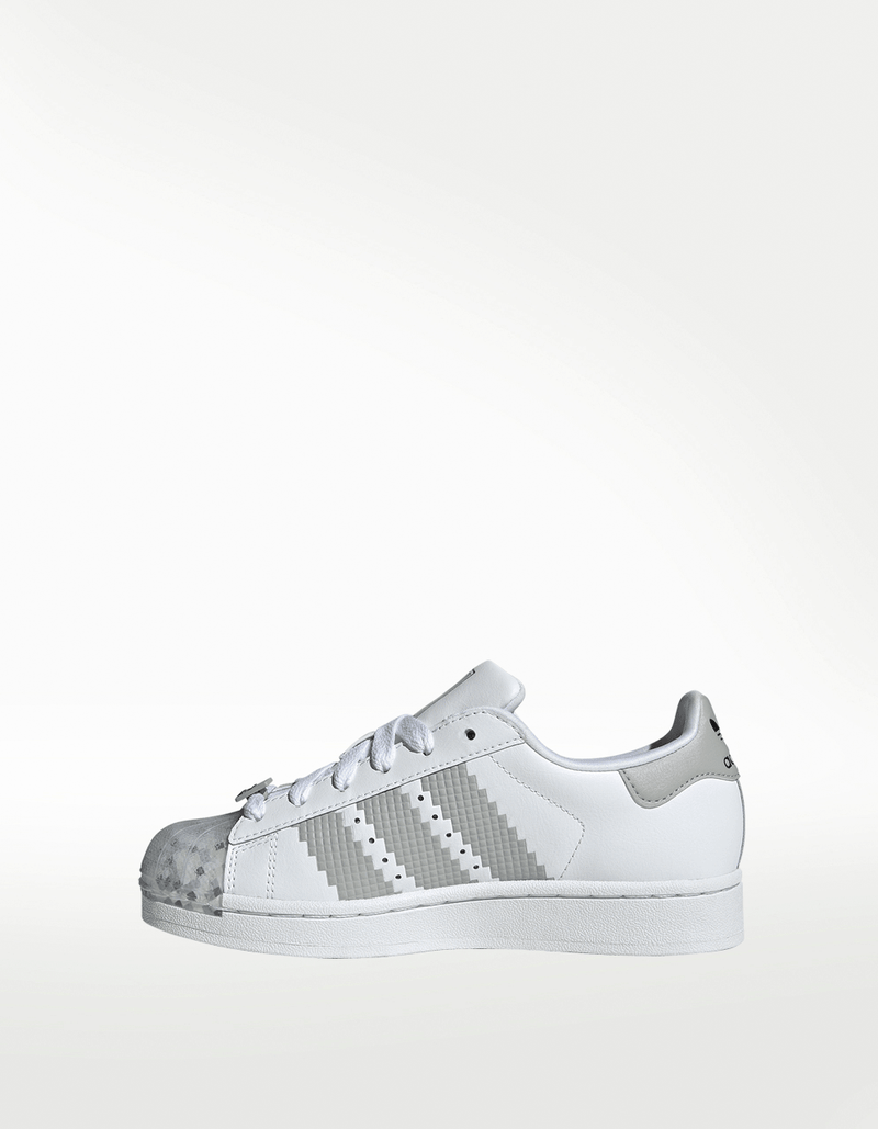 JP8082_5_FOOTWEAR_Photography_Side-Medial-Center-View_transparent