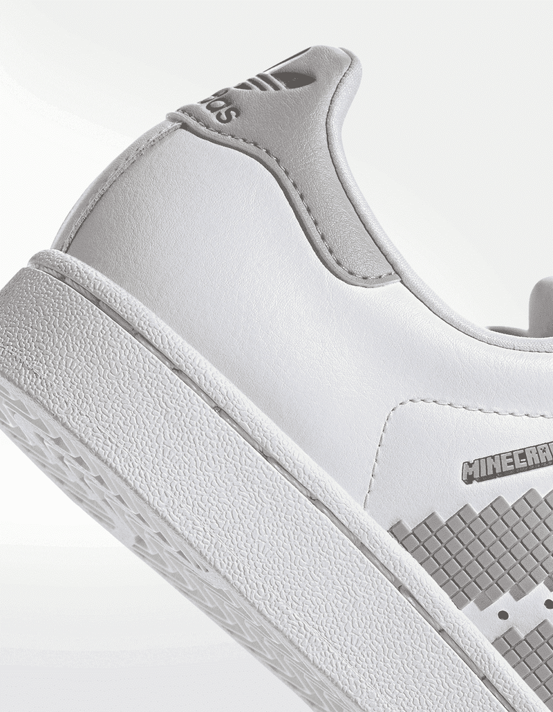 JP8082_9_FOOTWEAR_Photography_Detail-View-2_transparent