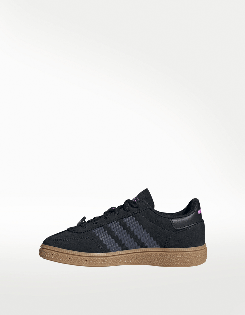 JP7996_5_FOOTWEAR_Photography_Side-Medial-Center-View_transparent