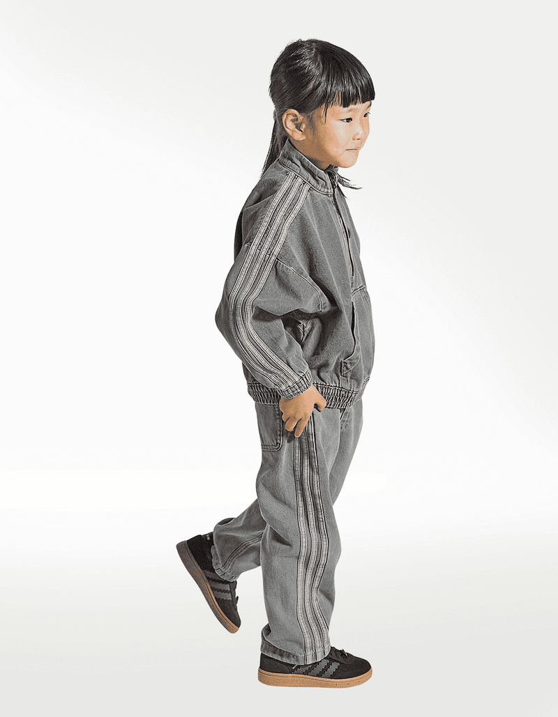 JP7996_11_FOOTWEAR_On-Model_Front-View_transparent