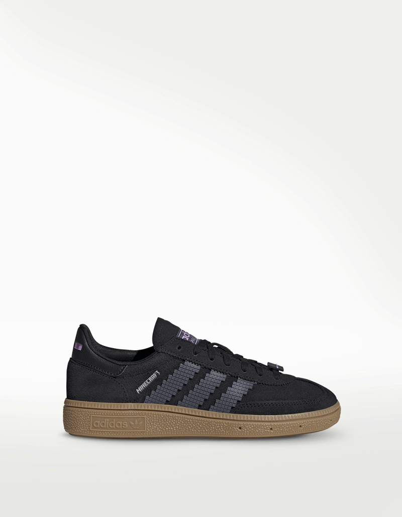 JP7995_1_FOOTWEAR_Photography_Side-Lateral-Center-View_transparent
