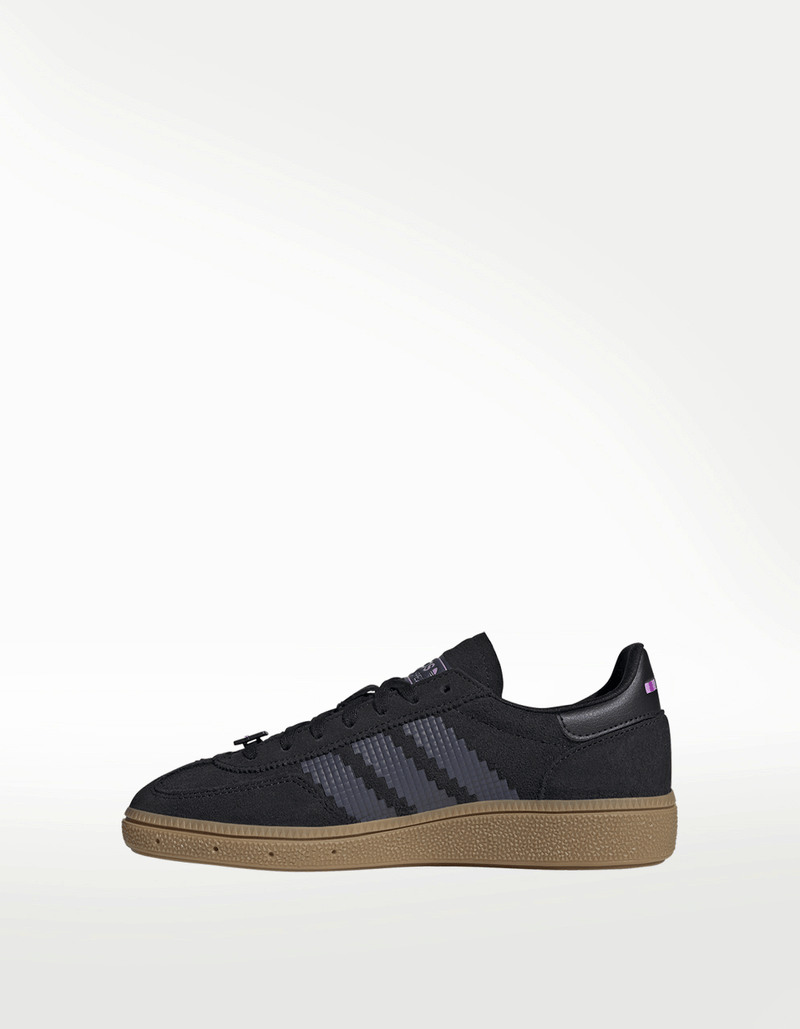 JP7995_5_FOOTWEAR_Photography_Side-Medial-Center-View_transparent