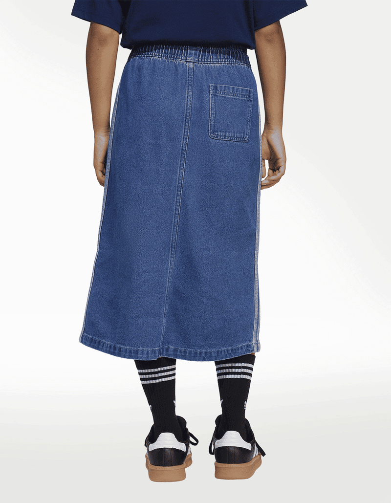 JC7879_3_APPAREL_On-Model_Back-View_transparent
