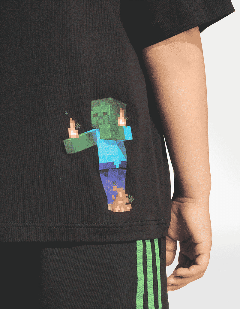 JW5327_6_APPAREL_On-Model_Detail-View-2_transparent