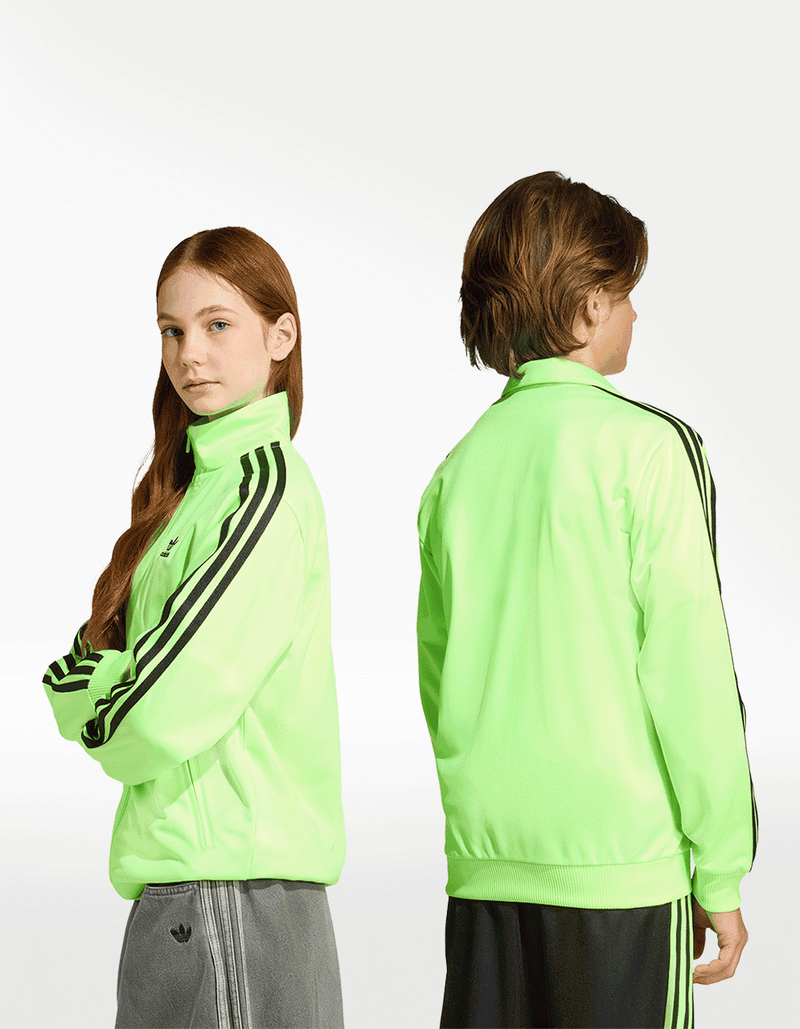 JV8586_7_APPAREL_On-Model_Standard-Unisex-Back-View_transparent