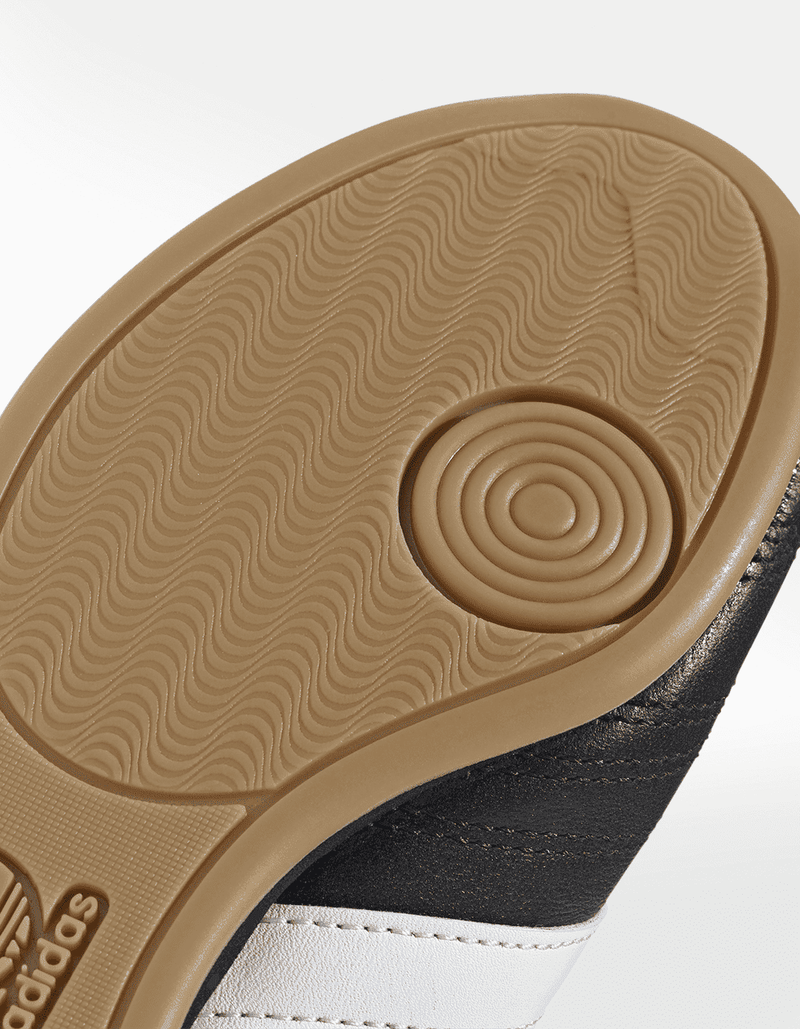 JR6807_8_FOOTWEAR_Photography_Detail-View-1_transparent