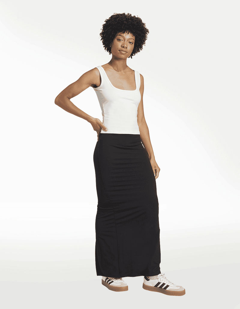 JW5988_4_APPAREL_On Model_Walking View_transparent