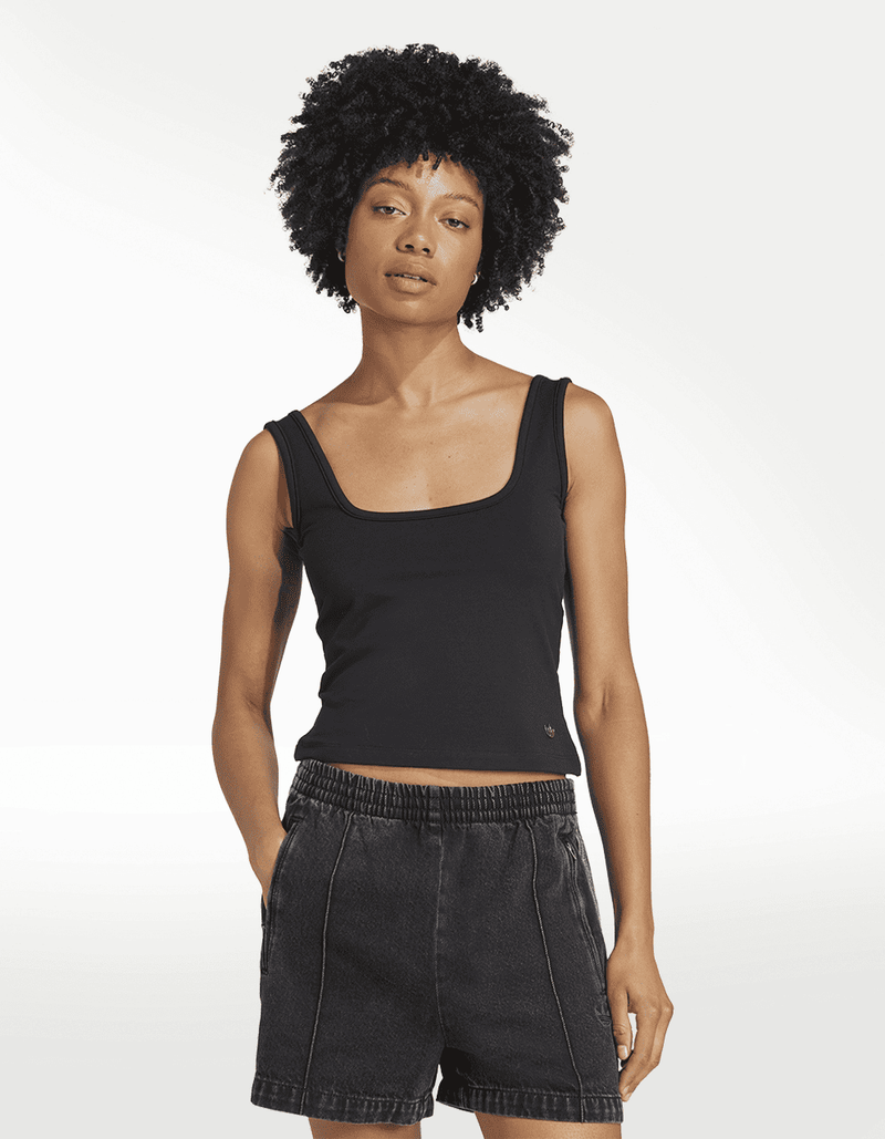 JW5990_2_APPAREL_On Model_Standard View_transparent