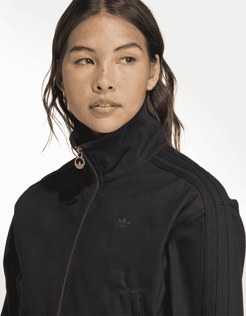 JW7267_5_APPAREL_On Model_Detail View 1_transparent de tamano grande