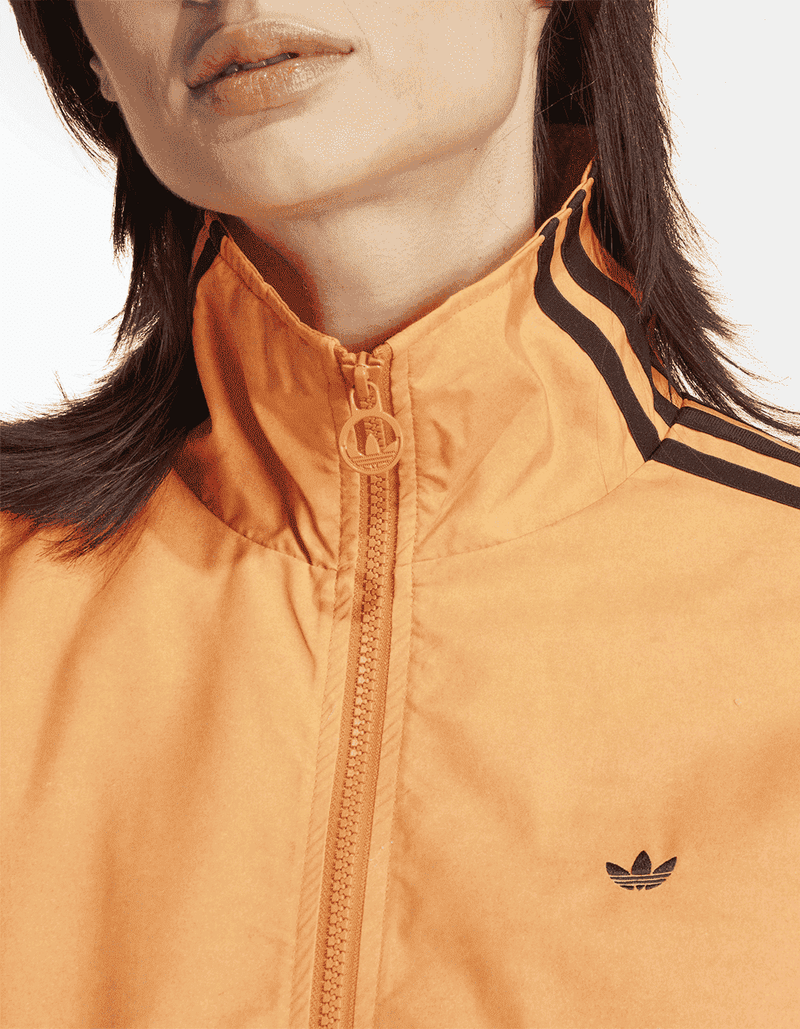 JW7259_5_APPAREL_On Model_Detail View 1_transparent
