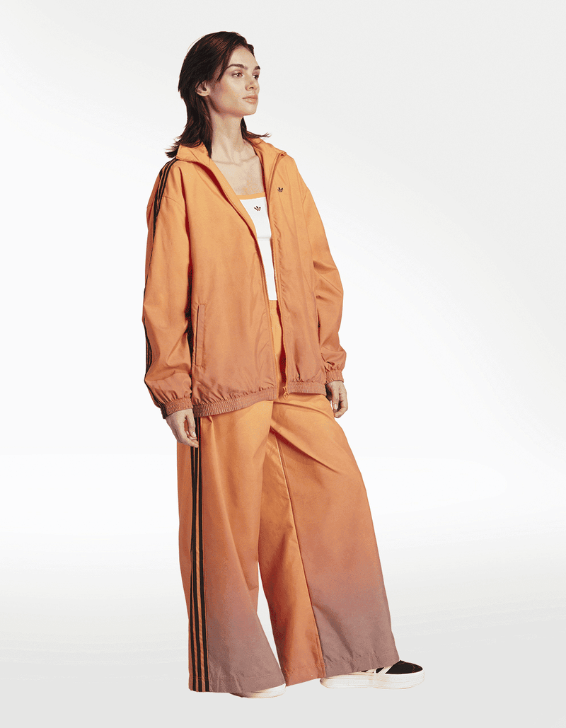 JW7259_4_APPAREL_On Model_Walking View_transparent