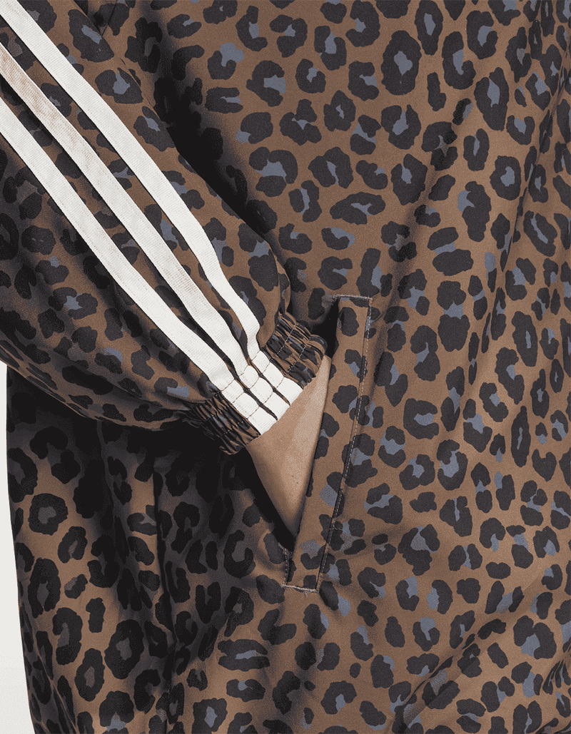 JW7301_6_APPAREL_On Model_Detail View 2_transparent