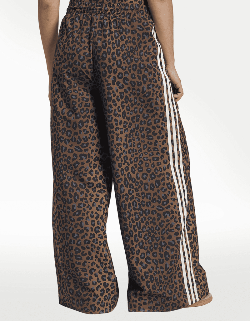 JW7302_3_APPAREL_On Model_Back View_transparent