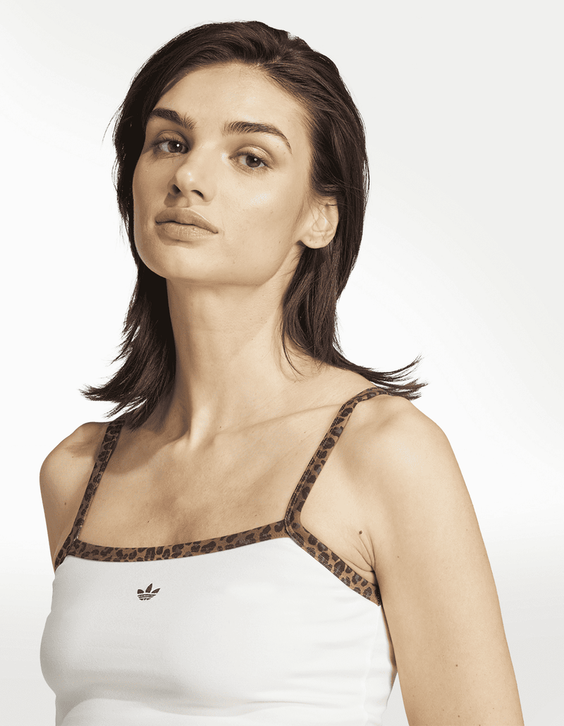 JW7309_5_APPAREL_On Model_Detail View 1_transparent
