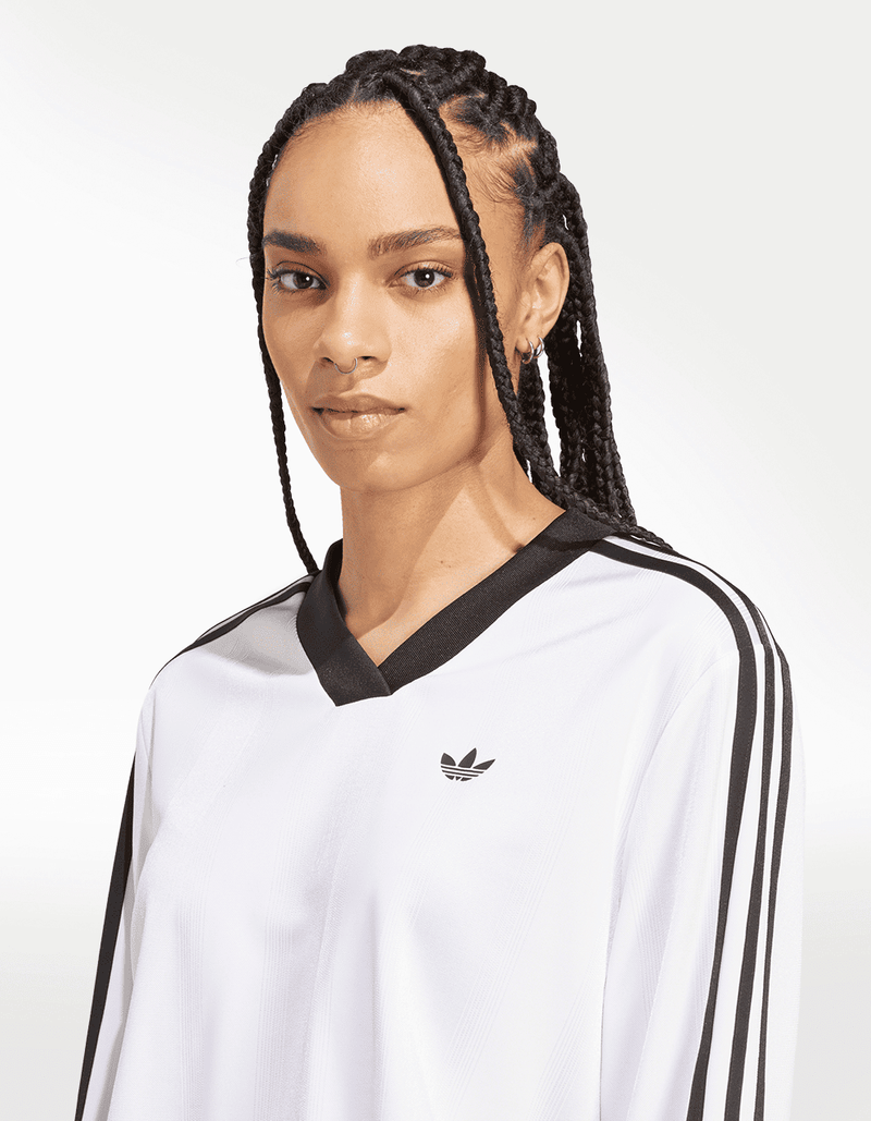 JV9740_5_APPAREL_On Model_Detail View 1_transparent