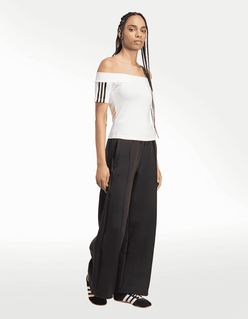 JV9741_4_APPAREL_On Model_Walking View_transparent