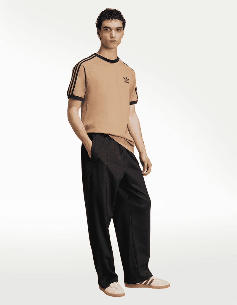 JY1370_4_APPAREL_On Model_Walking View_transparent
