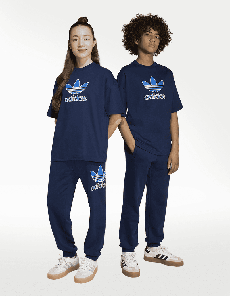JV8577_8_APPAREL_On Model_Standard Unisex Pair Shot_transparent