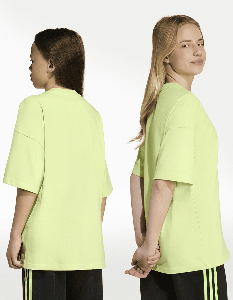 JV8560_7_APPAREL_On Model_Standard Unisex Back View_transparent