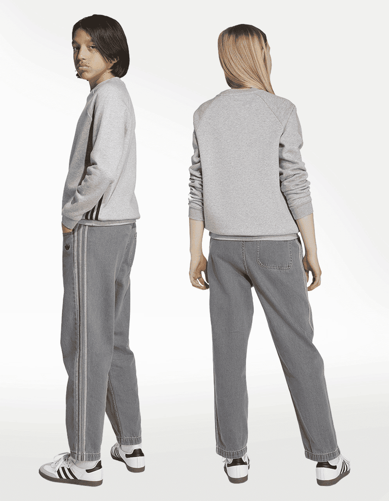 JV7802_7_APPAREL_On Model_Standard Unisex Back View_transparent