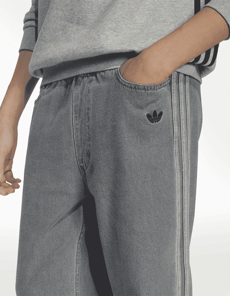 JV7802_5_APPAREL_On Model_Detail View 1_transparent