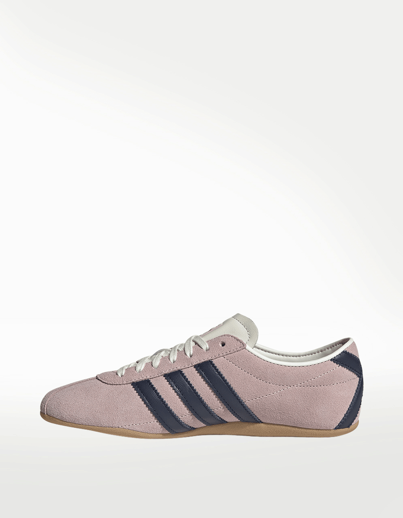 JQ7108_5_FOOTWEAR_Photography_Side Medial Center View_transparent