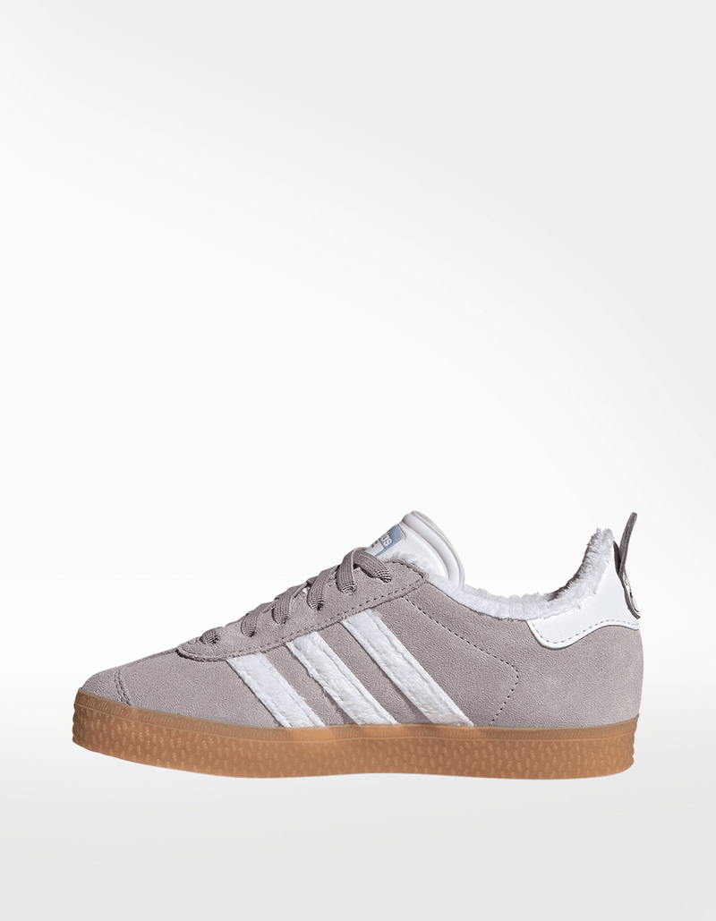 JQ1345_5_FOOTWEAR_Photography_Side-Medial-Center-View_transparent