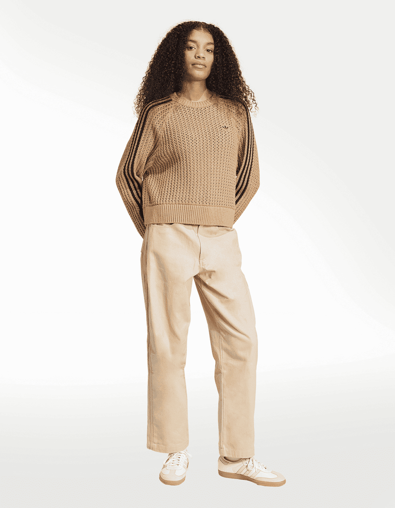 JX5248_4_APPAREL_On Model_Walking View_transparent