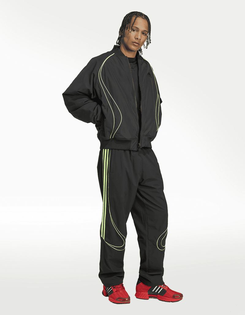 JX4082_4_APPAREL_On Model_Walking View_transparent