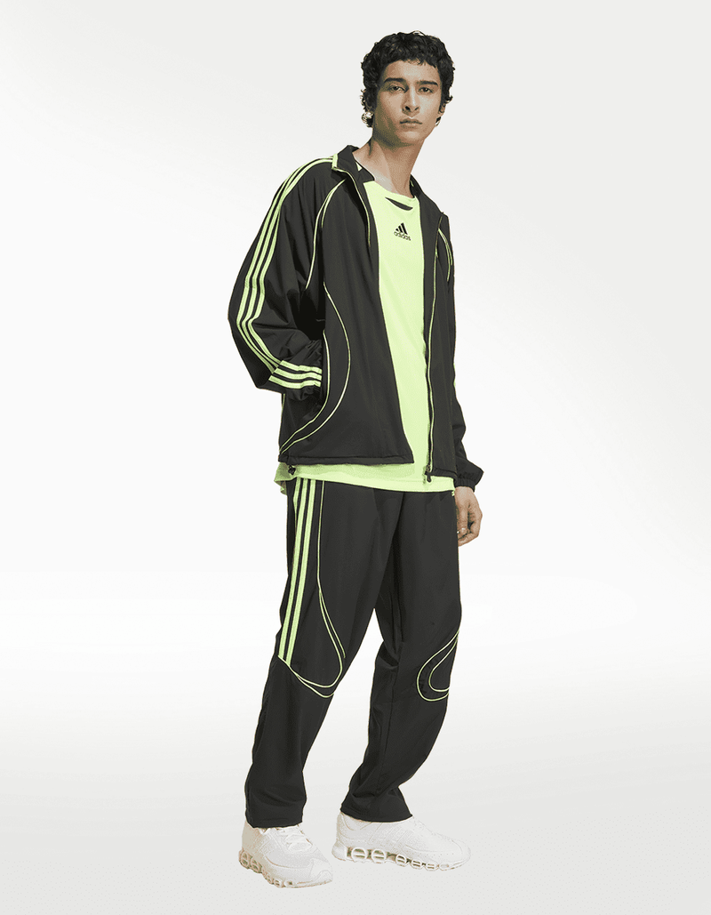 JW5866_4_APPAREL_On Model_Walking View_transparent
