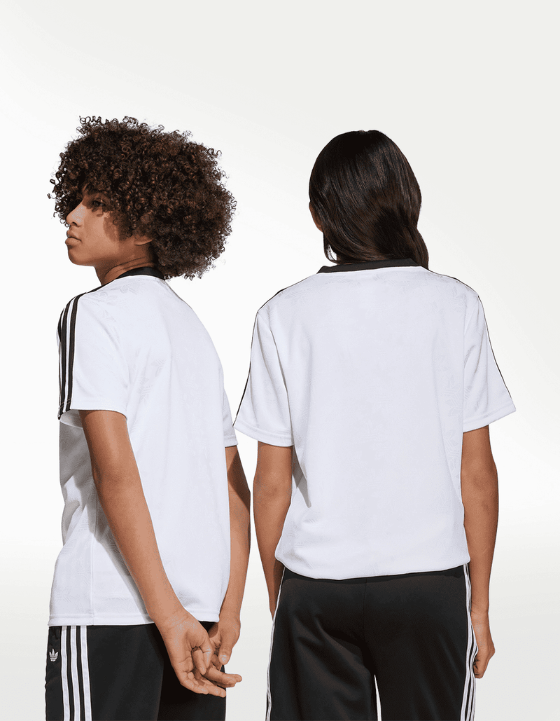 JV7682_7_APPAREL_On Model_Standard Unisex Back View_transparent