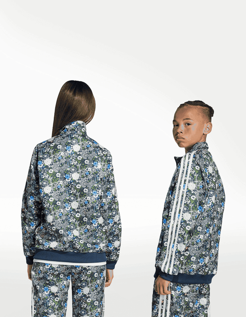 JV7823_7_APPAREL_On Model_Standard Unisex Back View_transparent