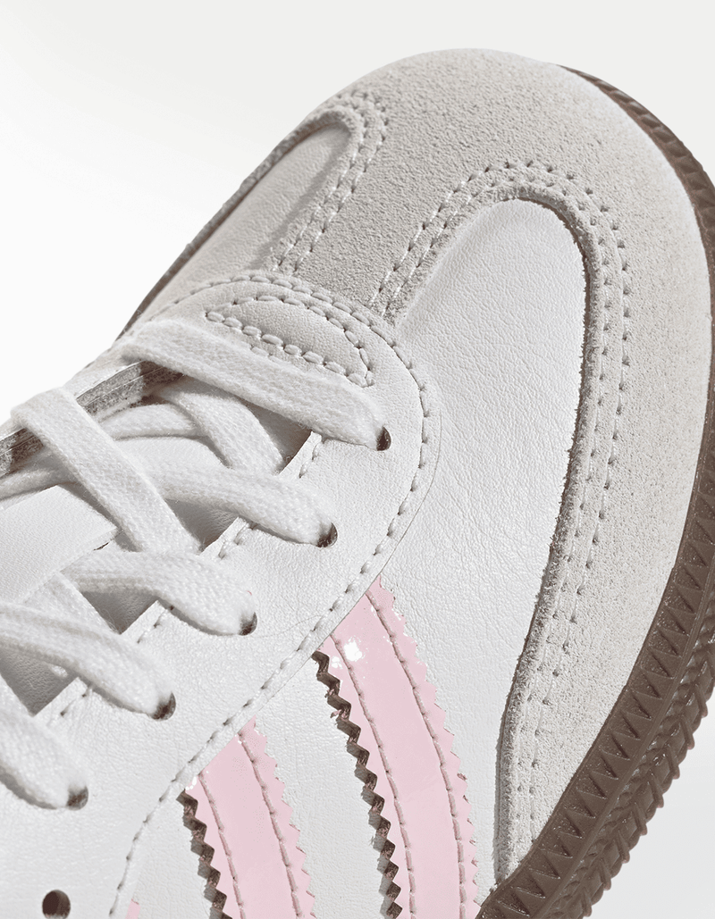 JQ2849_9_FOOTWEAR_Photography_Detail View 2_transparent