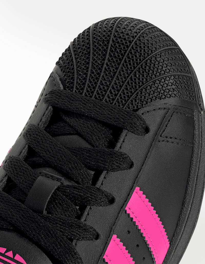 JQ0284_8_FOOTWEAR_Photography_Detail View 1_transparent