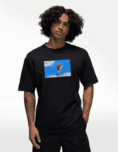 PLAYERA NIKE M J FLT MTNSIDE GFX SS CREW